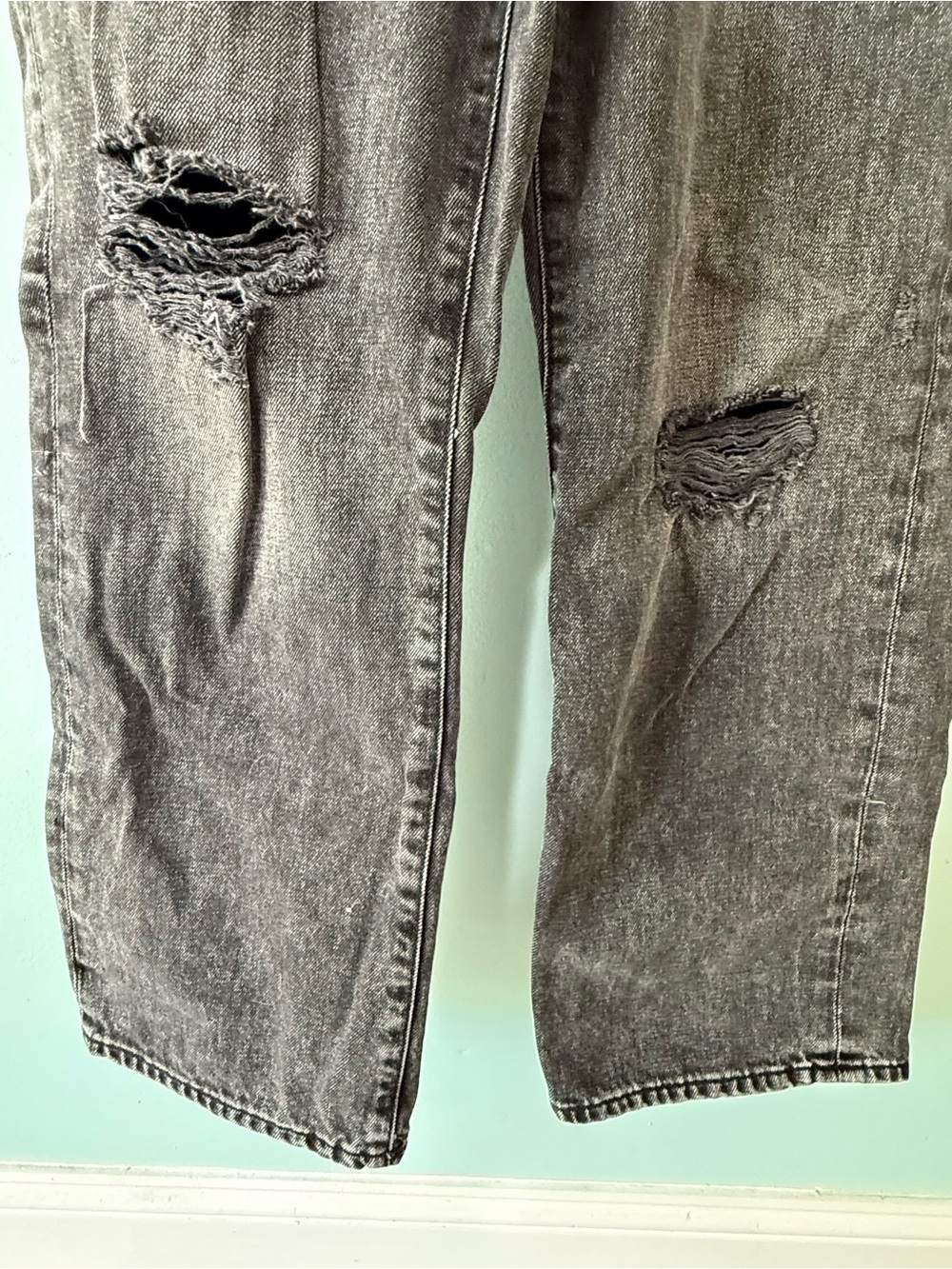 Express 90’S Ankle Boot Midrise Women's Distressed Black Wash Jeans Size 2 - Picture 5 of 10